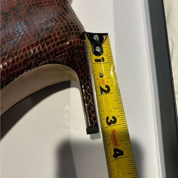 Beautiful never worn BCB generation brown snake pony toe boots - Picture 6 of 9